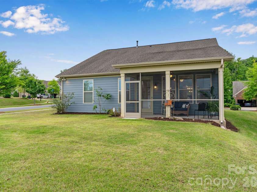 8306 Festival Way, Charlotte, NC 28215.  MLS# CAR4379214, YatesRealty ID 24720. 