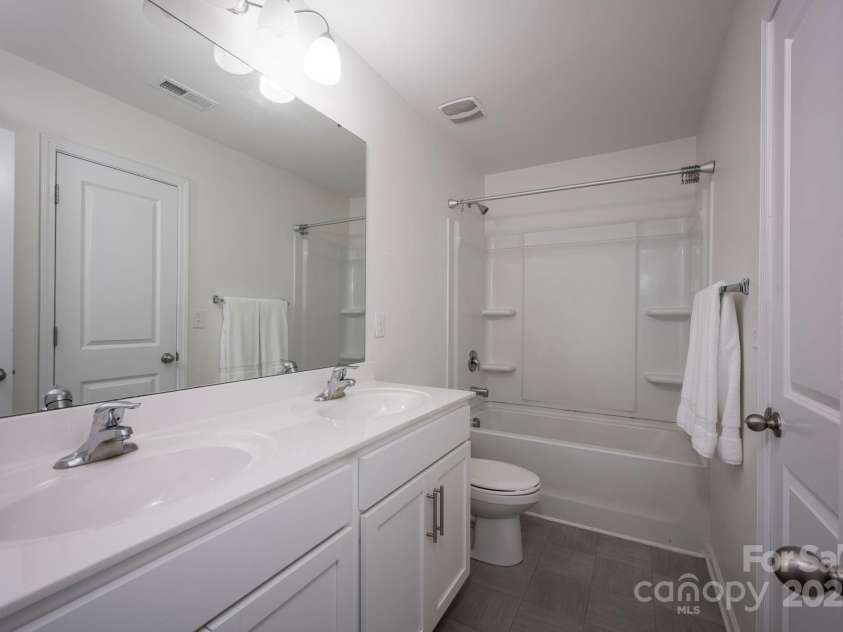 116 Kingsway Drive, Mooresville, NC 28115.  MLS# CAR4274350, YatesRealty ID 24721. 