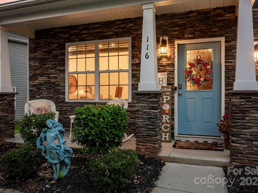 116 Kingsway Drive, Mooresville, NC 28115.  MLS# CAR4274350, YatesRealty ID 24721. 