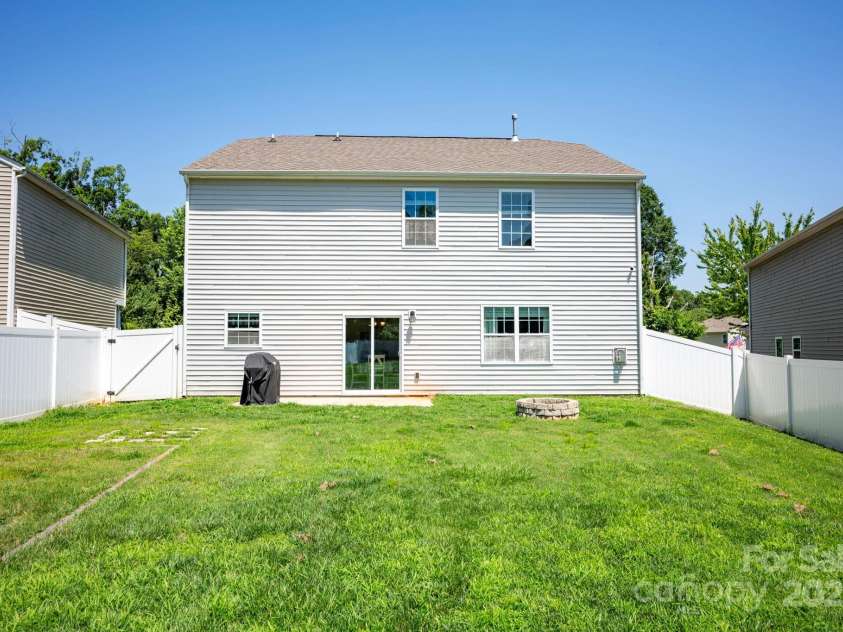 116 Kingsway Drive, Mooresville, NC 28115.  MLS# CAR4314765, YatesRealty ID 24721. 