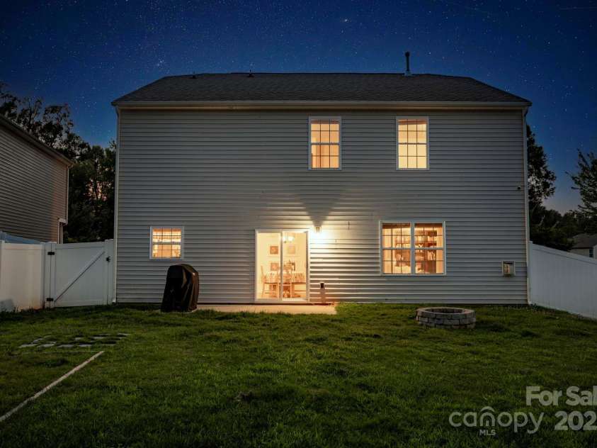 116 Kingsway Drive, Mooresville, NC 28115.  MLS# CAR4314765, YatesRealty ID 24721. 