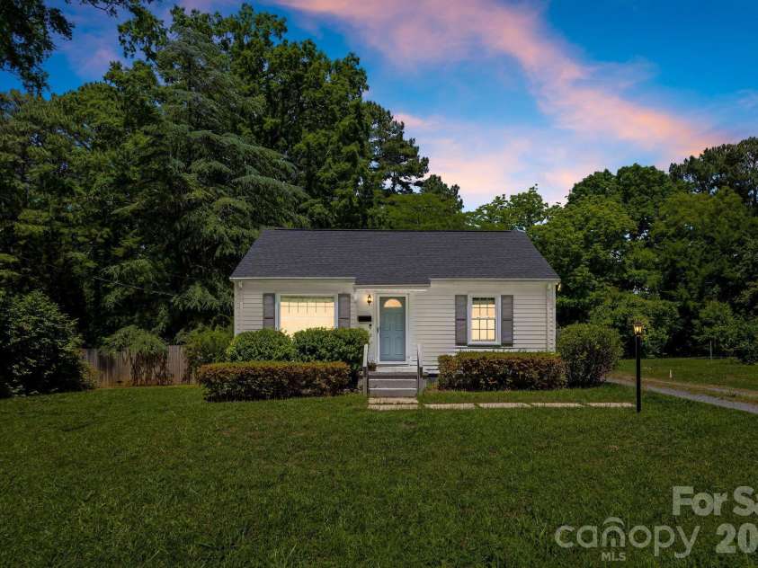 5235 Auburndale Road, Charlotte, NC 28205.  MLS# CAR4381589, YatesRealty ID 24721. 