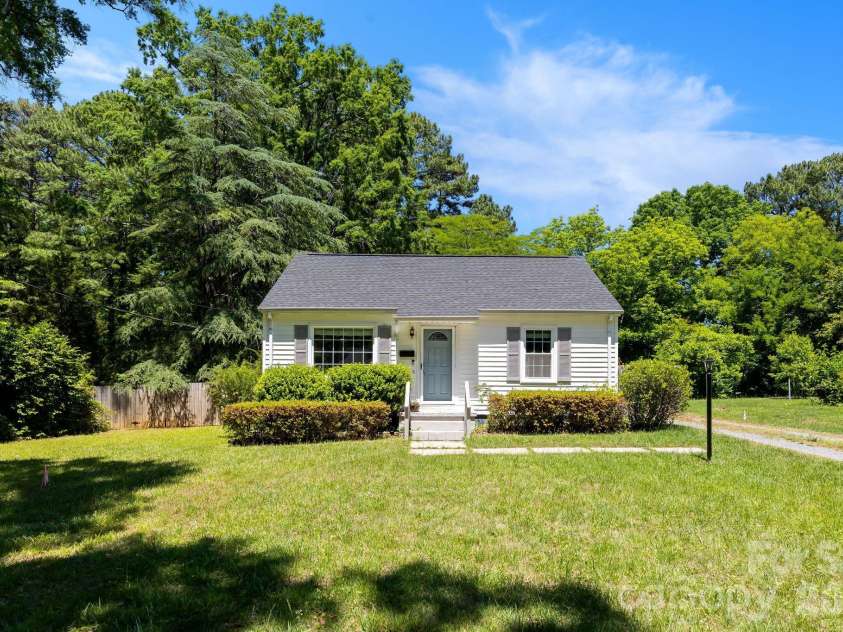 5235 Auburndale Road, Charlotte, NC 28205.  MLS# CAR4381589, YatesRealty ID 24721. 