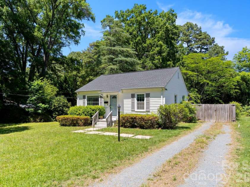5235 Auburndale Road, Charlotte, NC 28205.  MLS# CAR4381589, YatesRealty ID 24721. 