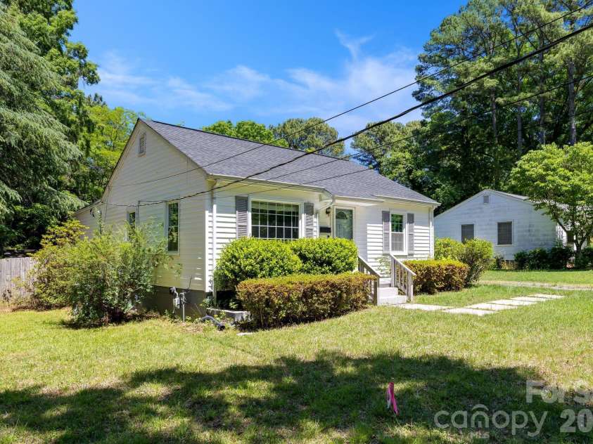 5235 Auburndale Road, Charlotte, NC 28205.  MLS# CAR4381589, YatesRealty ID 24721. 