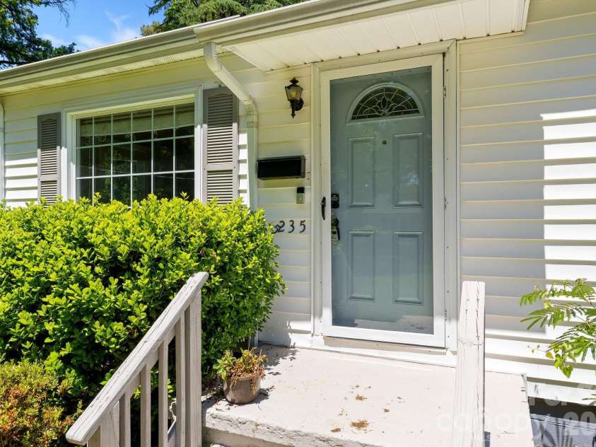 5235 Auburndale Road, Charlotte, NC 28205.  MLS# CAR4381589, YatesRealty ID 24721. 
