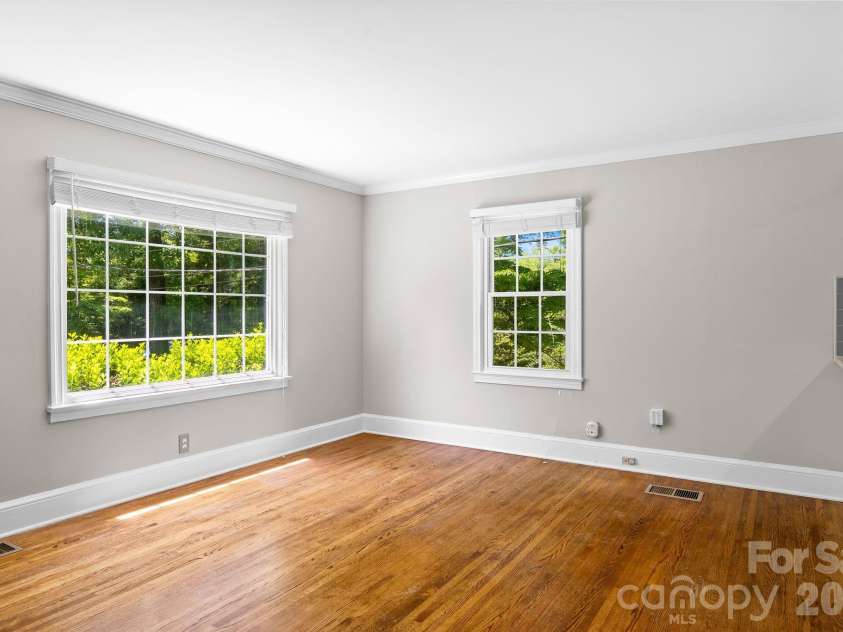 5235 Auburndale Road, Charlotte, NC 28205.  MLS# CAR4381589, YatesRealty ID 24721. 