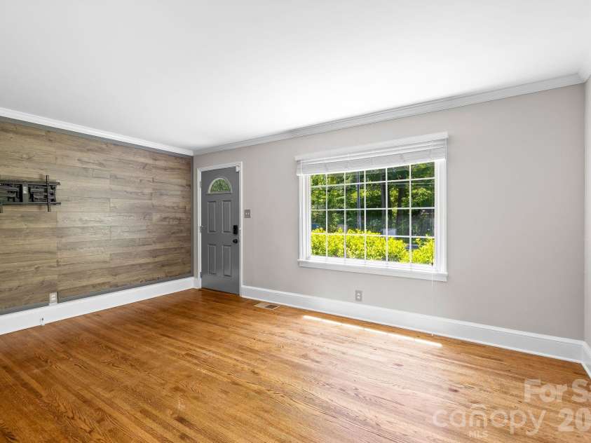 5235 Auburndale Road, Charlotte, NC 28205.  MLS# CAR4381589, YatesRealty ID 24721. 