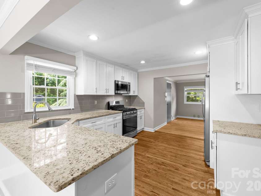 5235 Auburndale Road, Charlotte, NC 28205.  MLS# CAR4381589, YatesRealty ID 24721. 