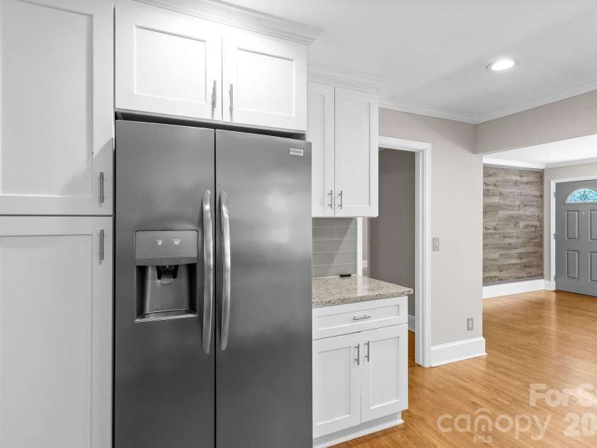 5235 Auburndale Road, Charlotte, NC 28205.  MLS# CAR4381589, YatesRealty ID 24721. 