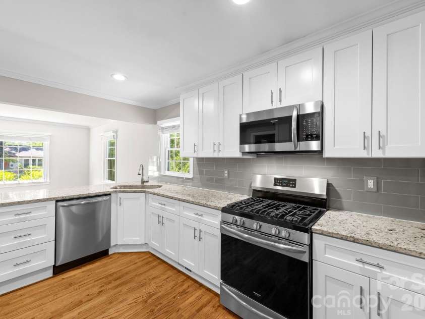 5235 Auburndale Road, Charlotte, NC 28205.  MLS# CAR4381589, YatesRealty ID 24721. 