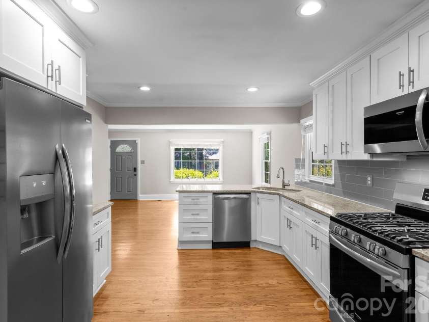 5235 Auburndale Road, Charlotte, NC 28205.  MLS# CAR4381589, YatesRealty ID 24721. 