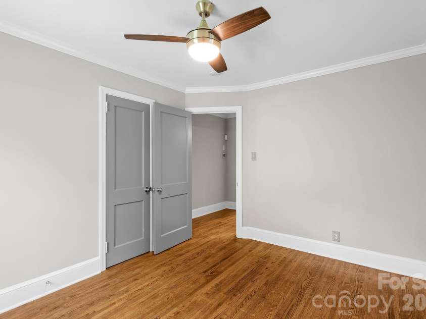 5235 Auburndale Road, Charlotte, NC 28205.  MLS# CAR4381589, YatesRealty ID 24721. 