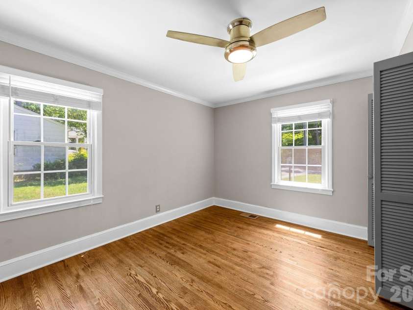 5235 Auburndale Road, Charlotte, NC 28205.  MLS# CAR4381589, YatesRealty ID 24721. 