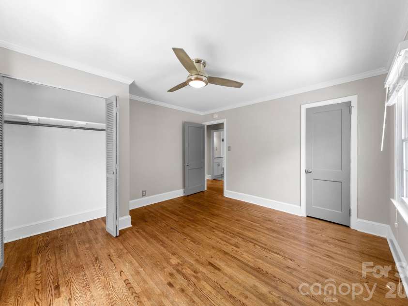 5235 Auburndale Road, Charlotte, NC 28205.  MLS# CAR4381589, YatesRealty ID 24721. 