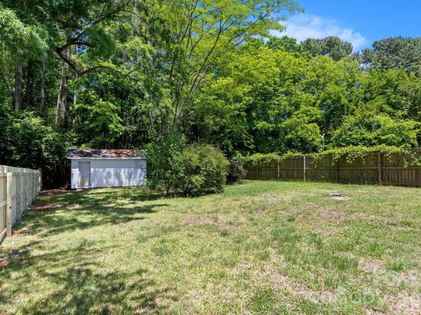 5235 Auburndale Road, Charlotte, NC 28205.  MLS# CAR4381589, YatesRealty ID 24721. 