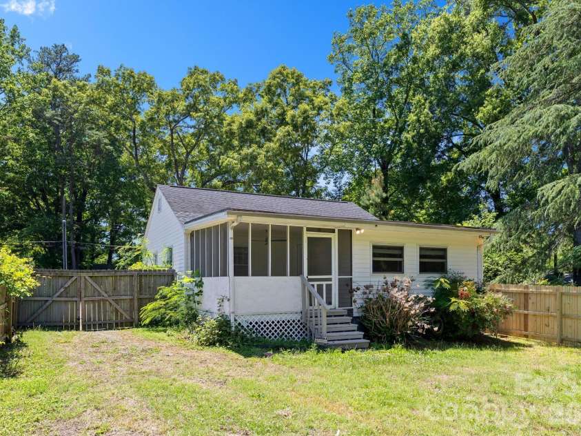5235 Auburndale Road, Charlotte, NC 28205.  MLS# CAR4381589, YatesRealty ID 24721. 