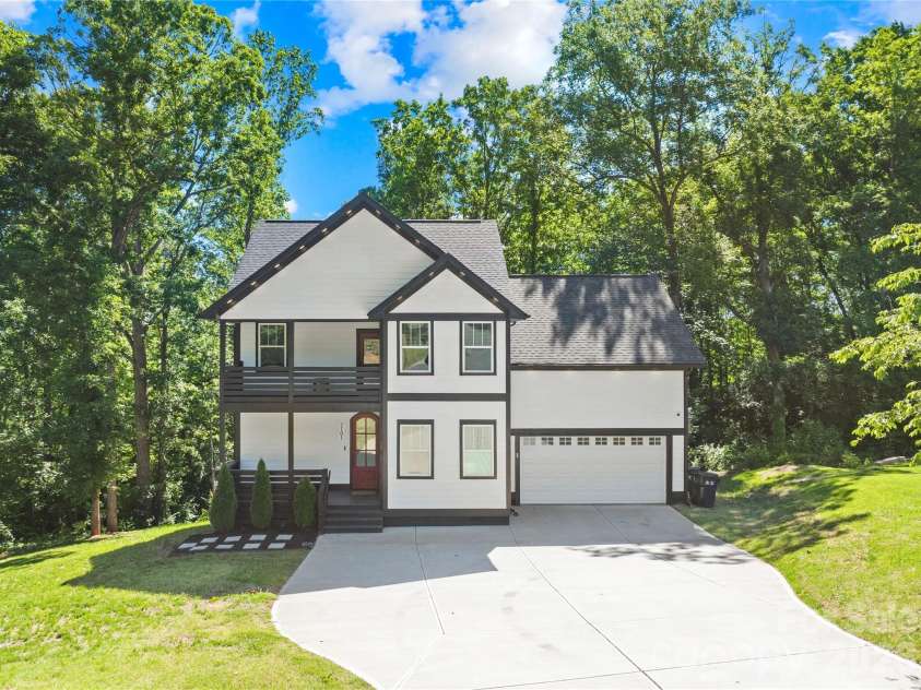 2101 Highland View Lane, Charlotte, NC 28214.  MLS# CAR4385026, YatesRealty ID 24722. 