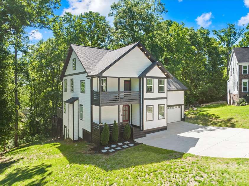 2101 Highland View Lane, Charlotte, NC 28214.  MLS# CAR4385026, YatesRealty ID 24722. 