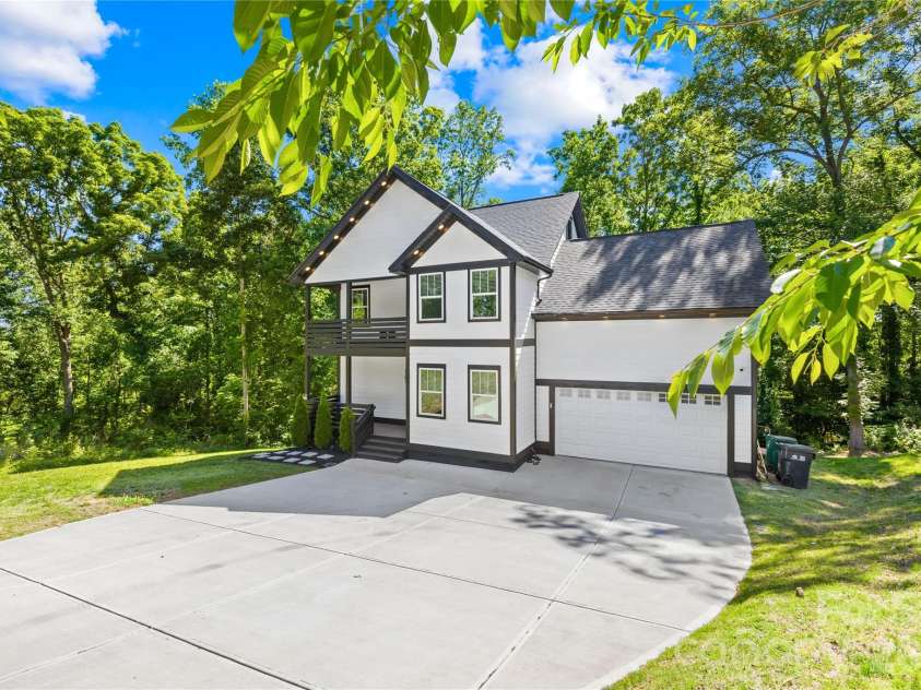 2101 Highland View Lane, Charlotte, NC 28214.  MLS# CAR4385026, YatesRealty ID 24722. 