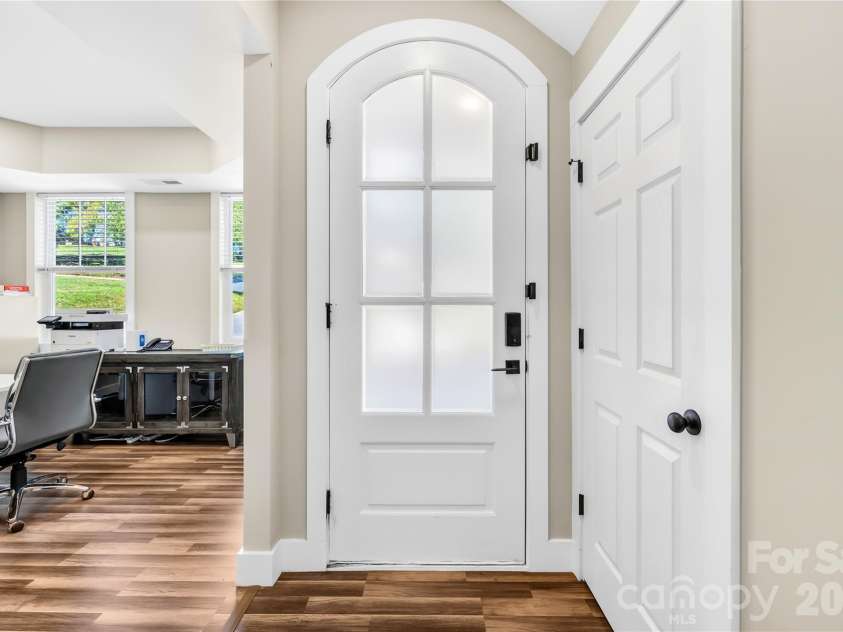 2101 Highland View Lane, Charlotte, NC 28214.  MLS# CAR4385026, YatesRealty ID 24722. 