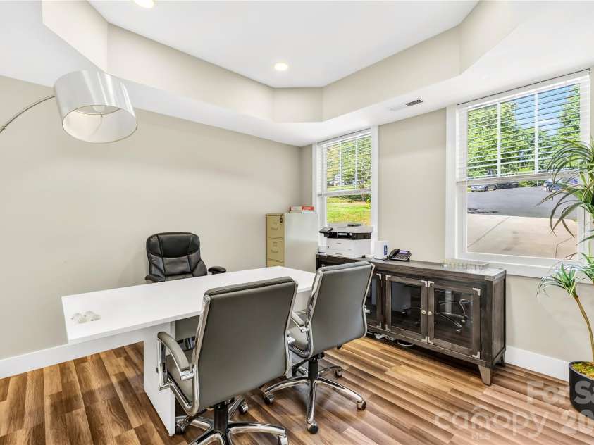 2101 Highland View Lane, Charlotte, NC 28214.  MLS# CAR4385026, YatesRealty ID 24722. 
