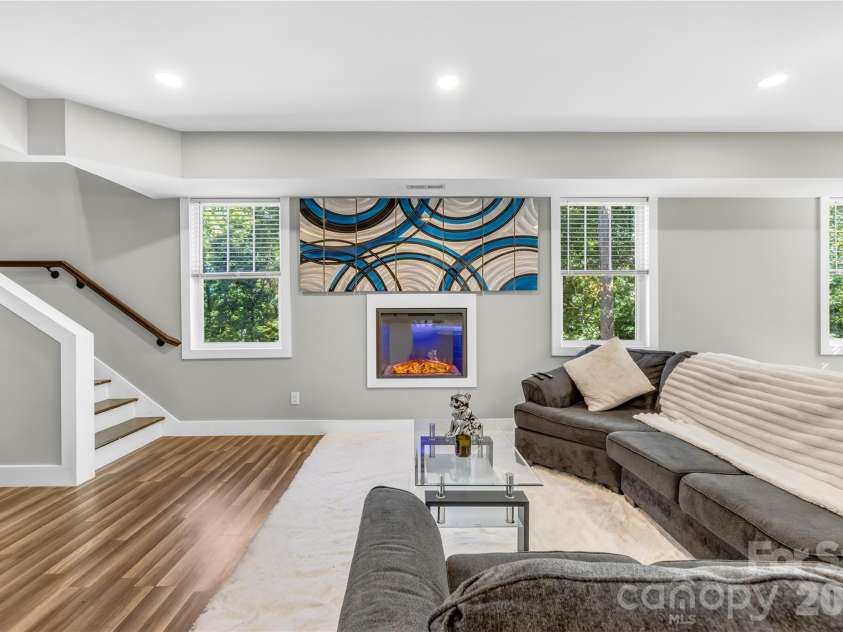 2101 Highland View Lane, Charlotte, NC 28214.  MLS# CAR4385026, YatesRealty ID 24722. 