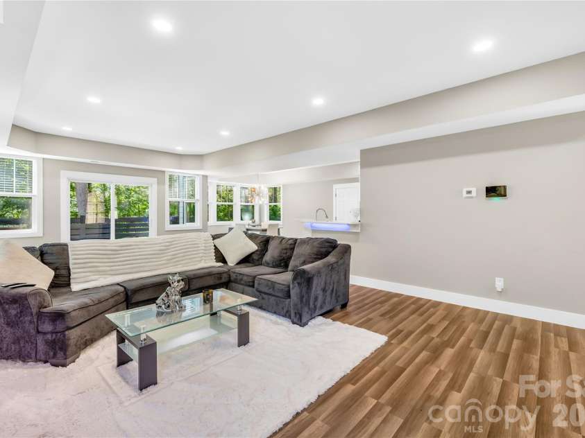2101 Highland View Lane, Charlotte, NC 28214.  MLS# CAR4385026, YatesRealty ID 24722. 