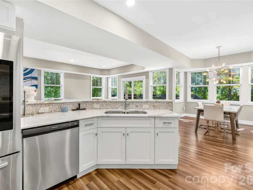 2101 Highland View Lane, Charlotte, NC 28214.  MLS# CAR4385026, YatesRealty ID 24722. 