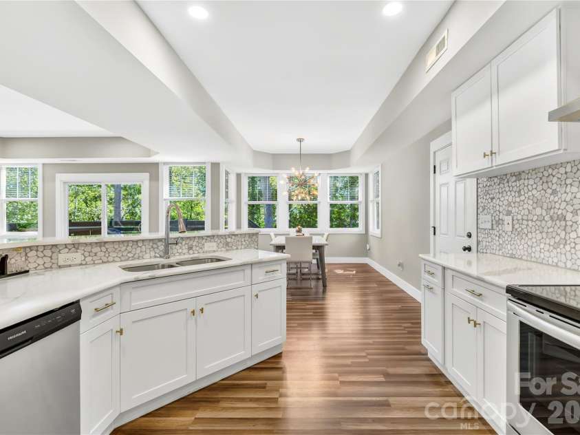 2101 Highland View Lane, Charlotte, NC 28214.  MLS# CAR4385026, YatesRealty ID 24722. 