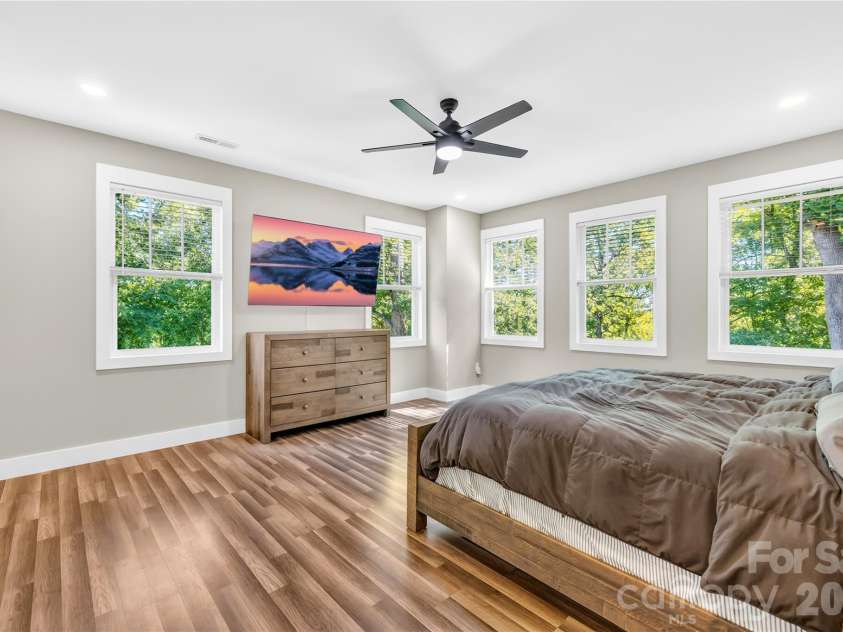 2101 Highland View Lane, Charlotte, NC 28214.  MLS# CAR4385026, YatesRealty ID 24722. 