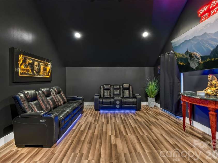 2101 Highland View Lane, Charlotte, NC 28214.  MLS# CAR4385026, YatesRealty ID 24722. 