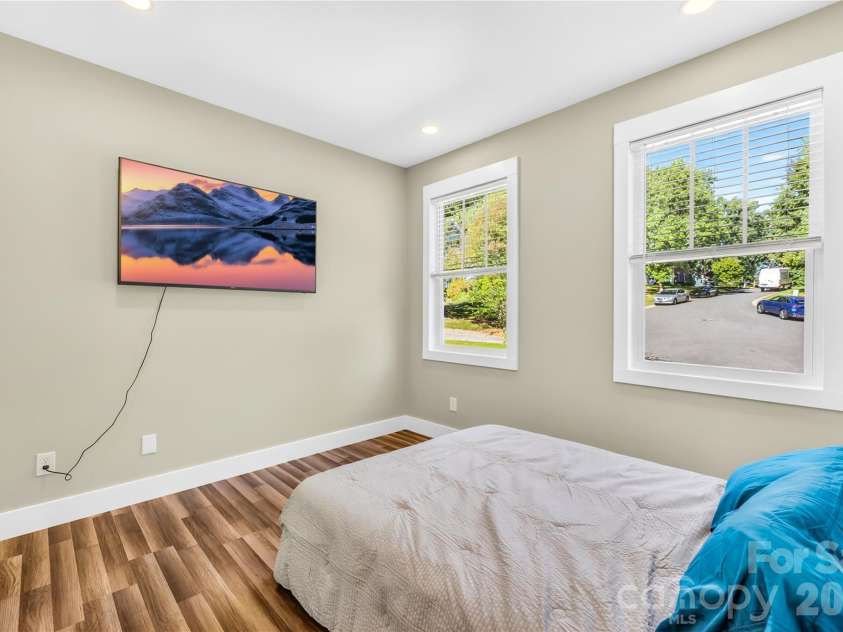 2101 Highland View Lane, Charlotte, NC 28214.  MLS# CAR4385026, YatesRealty ID 24722. 