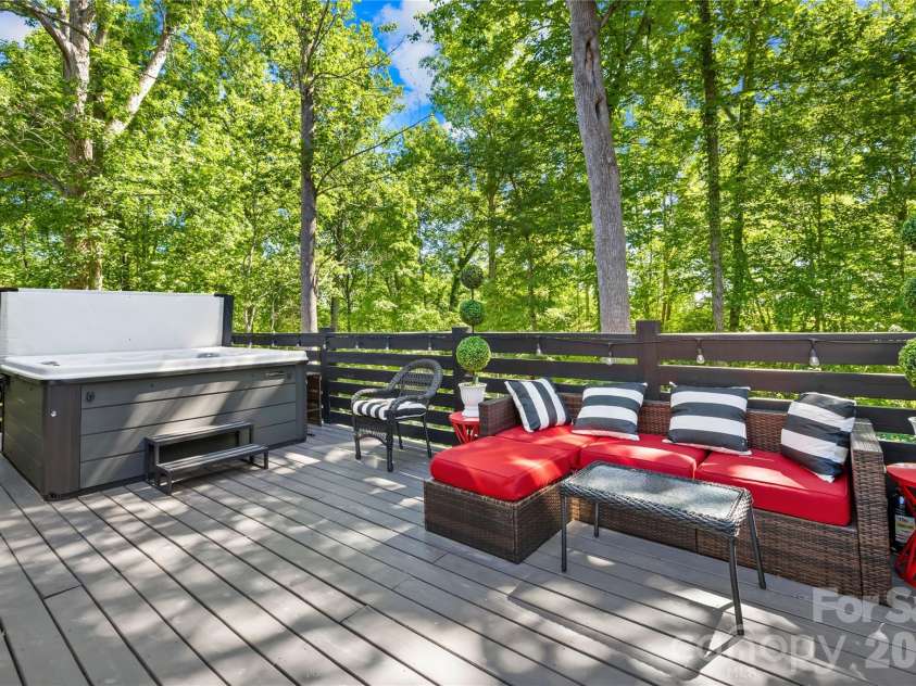 2101 Highland View Lane, Charlotte, NC 28214.  MLS# CAR4385026, YatesRealty ID 24722. 