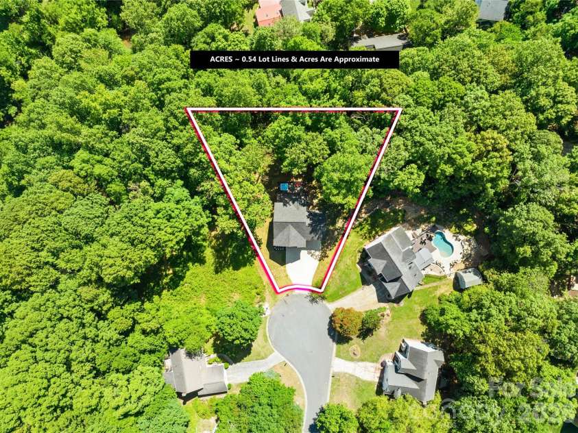 2101 Highland View Lane, Charlotte, NC 28214.  MLS# CAR4385026, YatesRealty ID 24722. 