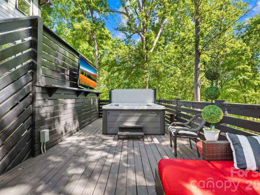 2101 Highland View Lane, Charlotte, NC 28214.  MLS# CAR4385026, YatesRealty ID 24722. 
