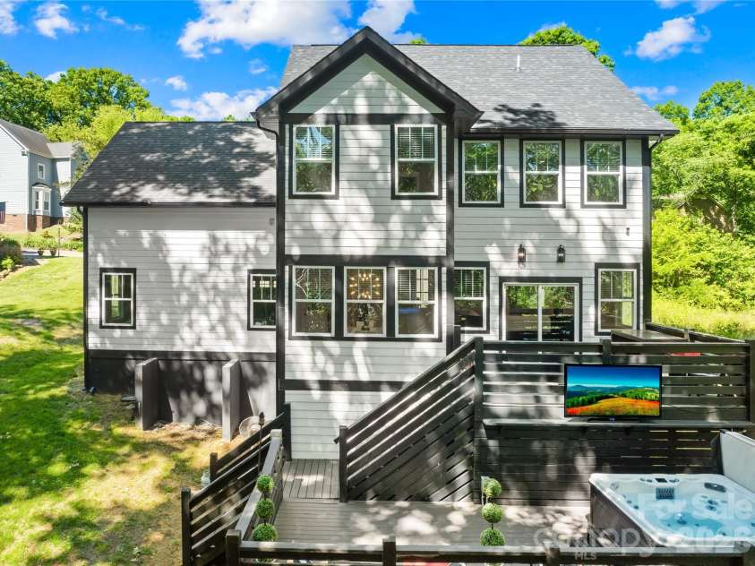 2101 Highland View Lane, Charlotte, NC 28214.  MLS# CAR4385026, YatesRealty ID 24722. 