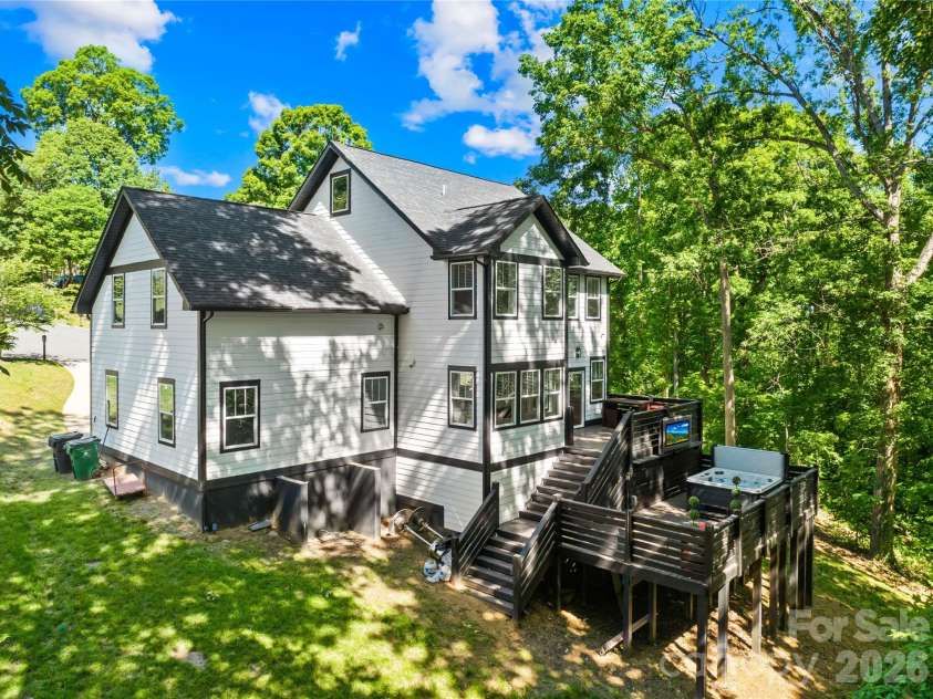 2101 Highland View Lane, Charlotte, NC 28214.  MLS# CAR4385026, YatesRealty ID 24722. 