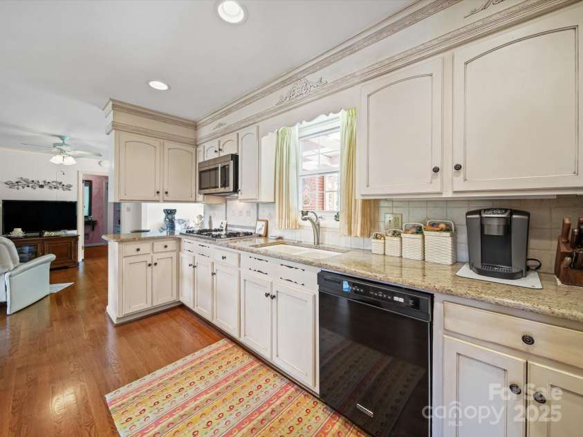 3008 Imperial Drive, Gastonia, NC 28054.  MLS# CAR4278467, YatesRealty ID 24722. 