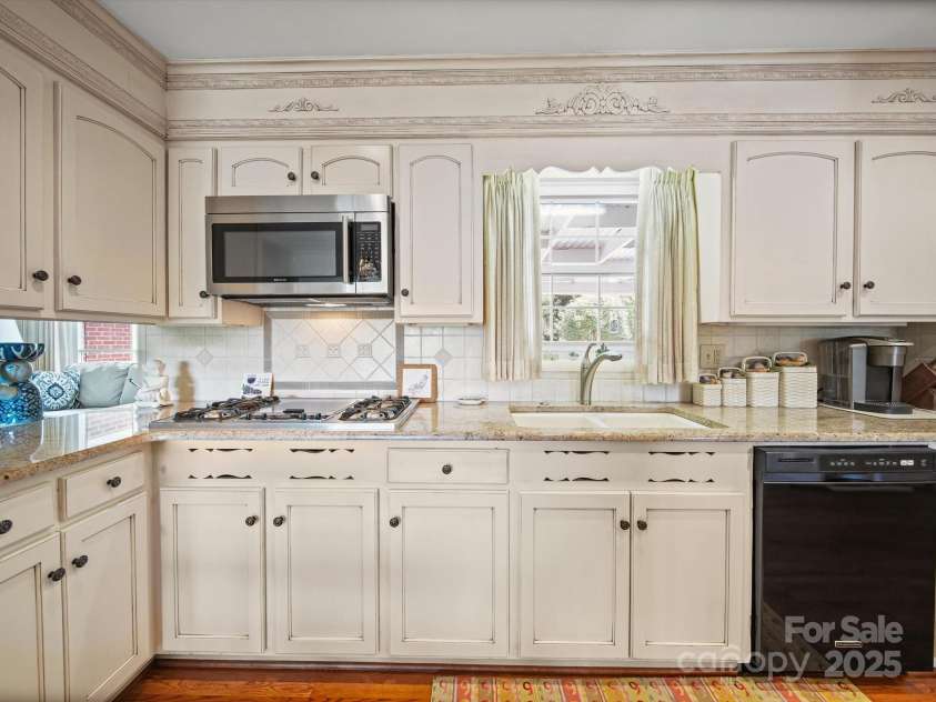 3008 Imperial Drive, Gastonia, NC 28054.  MLS# CAR4278467, YatesRealty ID 24722. 