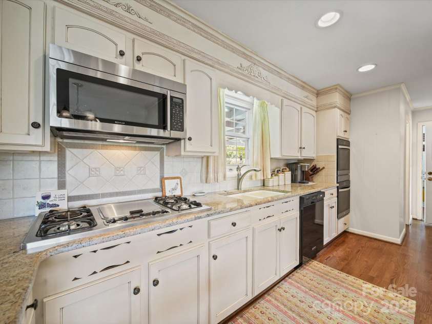 3008 Imperial Drive, Gastonia, NC 28054.  MLS# CAR4278467, YatesRealty ID 24722. 
