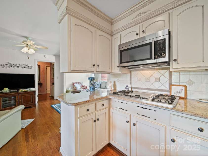 3008 Imperial Drive, Gastonia, NC 28054.  MLS# CAR4278467, YatesRealty ID 24722. 