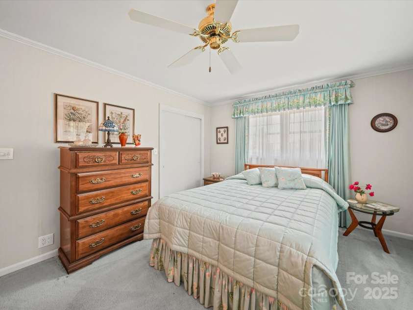 3008 Imperial Drive, Gastonia, NC 28054.  MLS# CAR4278467, YatesRealty ID 24722. 