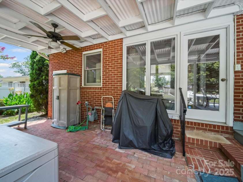 3008 Imperial Drive, Gastonia, NC 28054.  MLS# CAR4278467, YatesRealty ID 24722. 