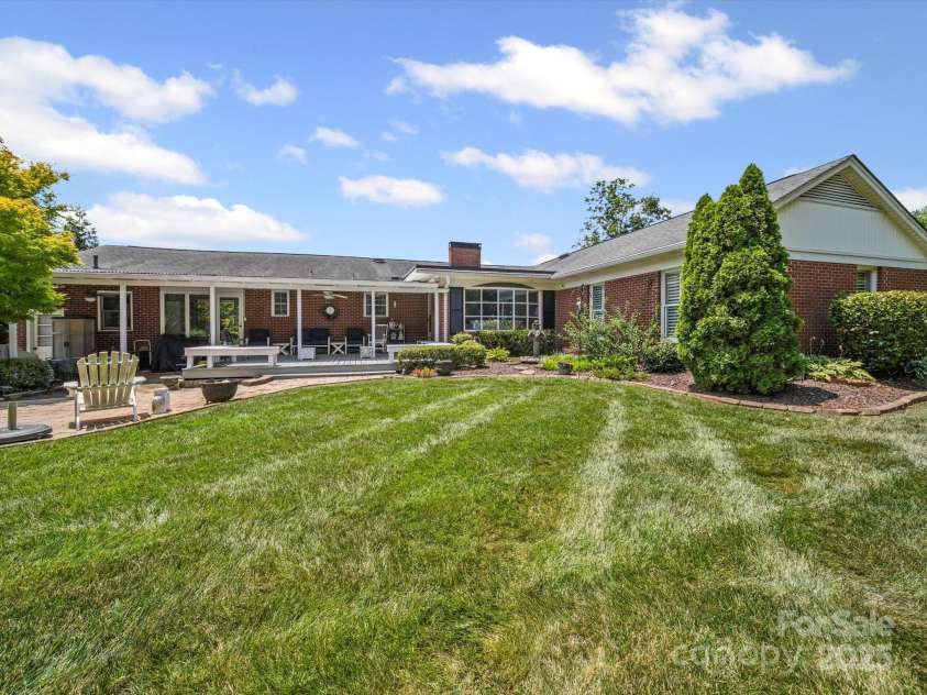 3008 Imperial Drive, Gastonia, NC 28054.  MLS# CAR4278467, YatesRealty ID 24722. 