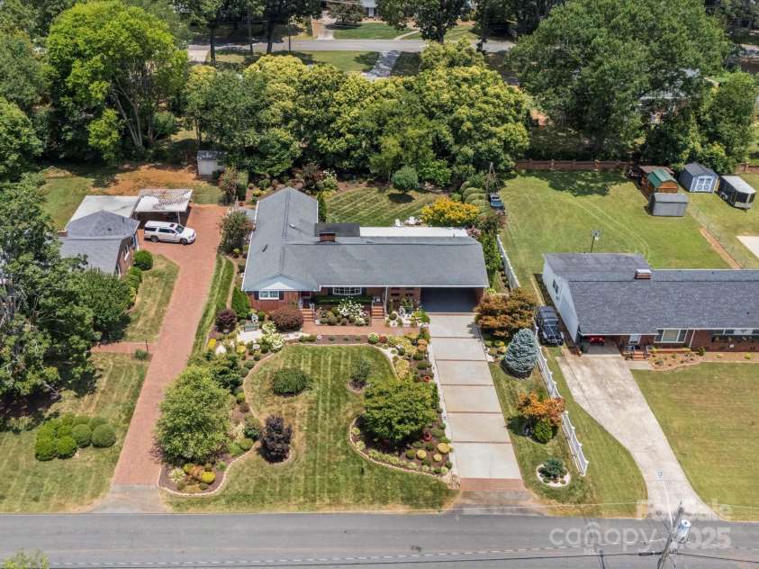 3008 Imperial Drive, Gastonia, NC 28054.  MLS# CAR4278467, YatesRealty ID 24722. 