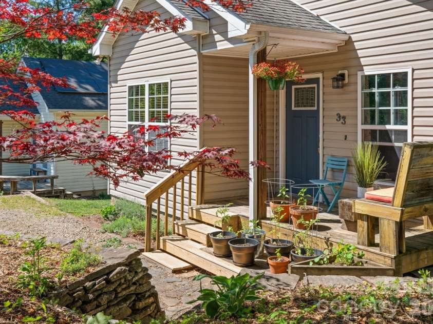 33 Wilmington Street, Asheville, NC 28806.  MLS# CAR4379800, YatesRealty ID 24724. 