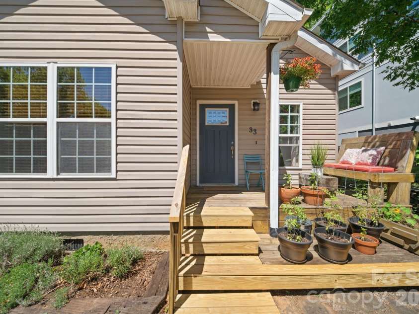 33 Wilmington Street, Asheville, NC 28806.  MLS# CAR4379800, YatesRealty ID 24724. 