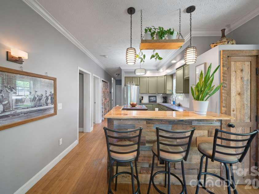 33 Wilmington Street, Asheville, NC 28806.  MLS# CAR4379800, YatesRealty ID 24724. 