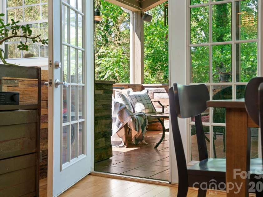 33 Wilmington Street, Asheville, NC 28806.  MLS# CAR4379800, YatesRealty ID 24724. 
